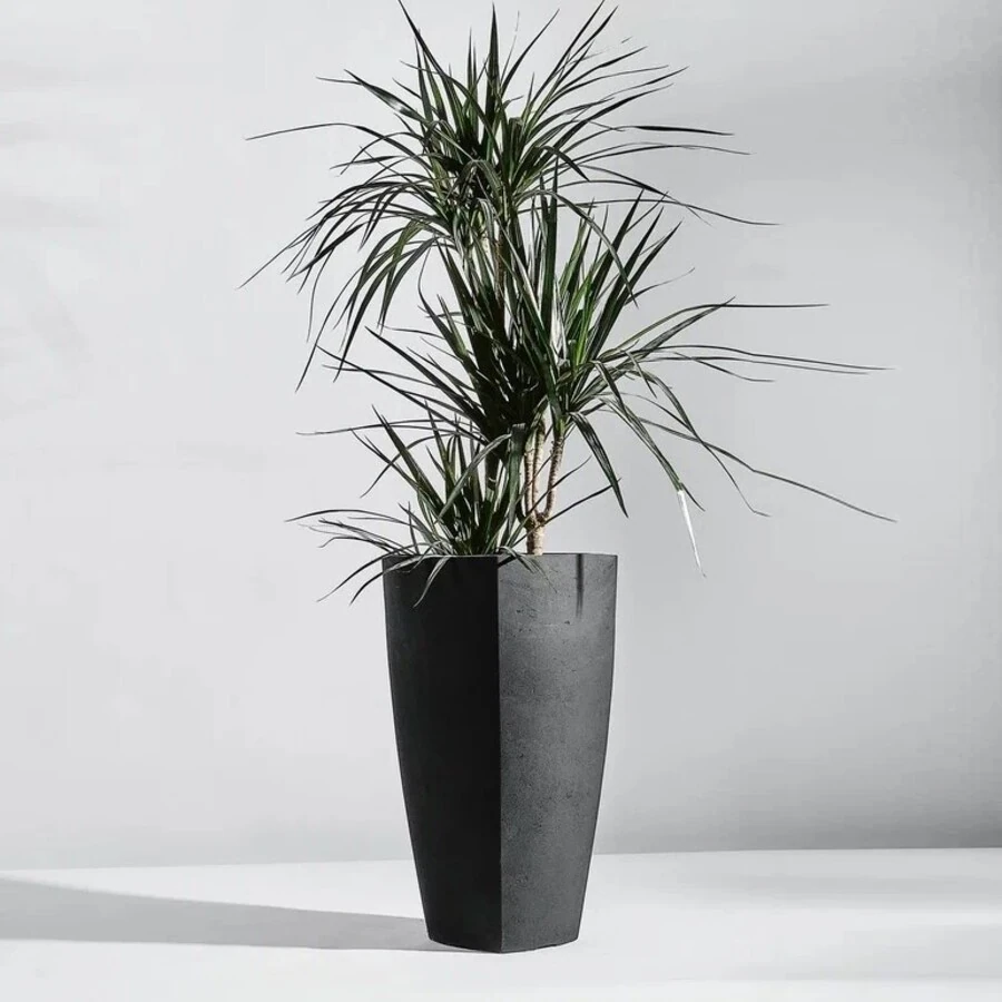 Кашпо Trapezoid black
